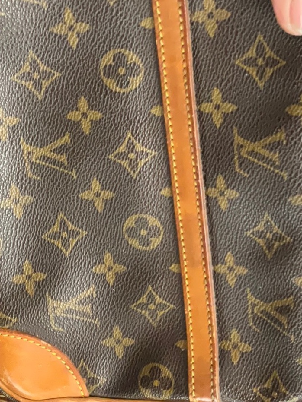 Pick One Kick One LV MONOCross Body May Have Water Spots, Slight Rub On Leather - Picture 3 of 3
